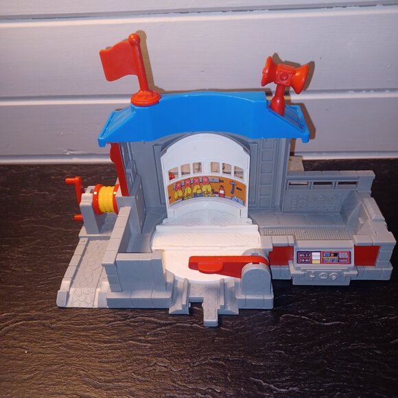 2003 Fisher Price GeoTrax Rail & Road System Fast Response Rescue Train Playset - Picture 2 of 7